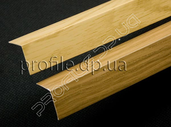 кольорові кутки з ПВХ 30х30